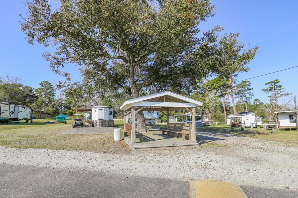 2Br Pet Friendly Home In Sneads Ferry With Parking Eksteriør billede